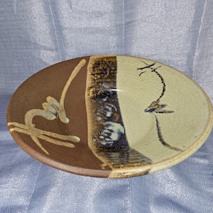 Vintage Studio Pottery serveringsskål, 11 tum stor hjulkastad stengodskonstskål, signerad mitten av århundradet Mingei-stil split glasyrfatsskål