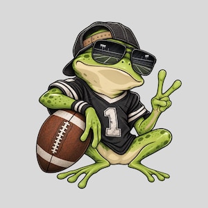 Peut inclure: Une grenouille verte portant une casquette de baseball noire, des lunettes de soleil noires reflétant un stade de football et un maillot noir avec le numéro 1. La grenouille tient un ballon de football américain sous un bras et fait un signe de paix.