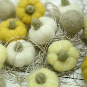 Felt Pumpkins // LITTLE Felt Pumpkins // Wool Pumpkins // Size 3.0 cm Felt Pumpkins - Set of 6 Pumpkins (Light Color Set)