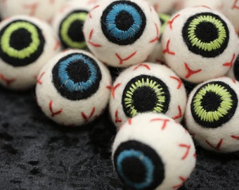 Felt Eyeballs // Halloween Eyeballs // Halloween Felt Shapes // Halloween Felt Eyeballs