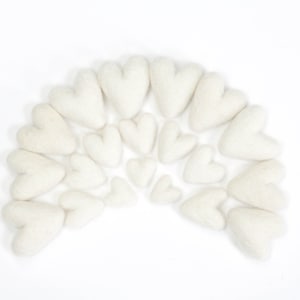 Felt Hearts 3 to 4 cm 10 count Color DUSTY WHITE Wool Felt Hearts zdjęcie 1