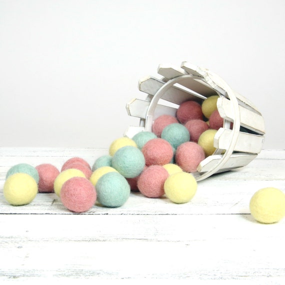 Felt Balls // DIY Garland // diy Necklace // diy Mobile // SWEET PASTELS Color Set // 2.5 cm // 30 count