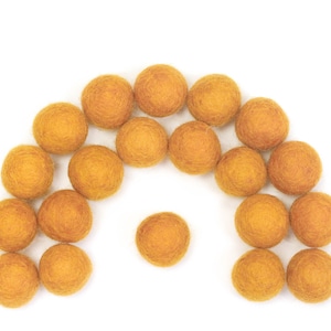 Necklace DIY Felt Balls // Pom Pom // Garland DIY // dyi Mobile // 100% Wool Felt Beads // SAFFRON // 2.5 cm