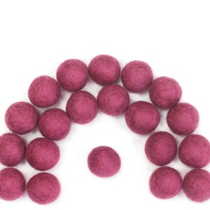 Felt Pom Poms // Felt Ball Garland DIY // diy Mobile // diy Necklace // Pure Wool Felt Balls // Wool Beads // ANTIQUE ROSE / 2.5 cm