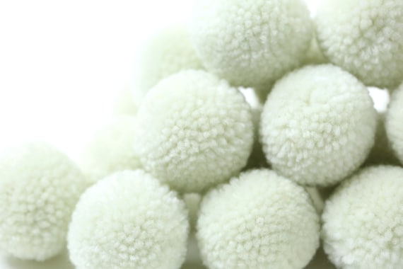 Yarn Poms -  P02 - OFF WHITE Yarn Pom Pom