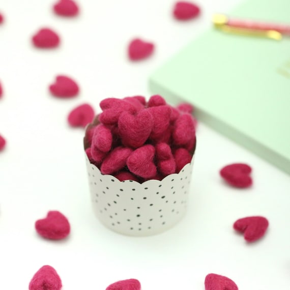 Raspberry 3-4 cm Wool Felt Hearts