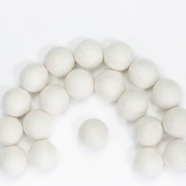 Felt Balls // diy Garland // DIY Mobile // diy Necklace // Poms // Beads // Snow // DUSTY WHITE // 1 cm 1.5 cm 2 cm 2.5 cm 3 cm 4 cm