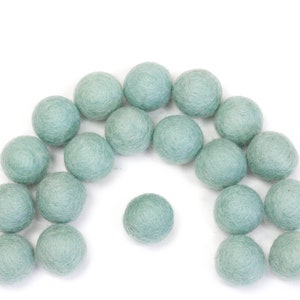 Wool Felt Balls // Felt Ball Garland DIY // diy Mobile // diy Necklace // Felt Pom Poms // Wool Beads // ICE DAIQUIRI // 2.5 cm