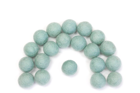 Wool Felt Balls // Felt Ball Garland DIY // diy Mobile // diy Necklace // Felt Pom Poms // Wool Beads // ICE DAIQUIRI // 2.5 cm