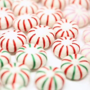 Peppermint Candy // Felt Peppermint Candies // Felt Peppermint Patties  //  Christmas Felt Peppermints - Set of 10