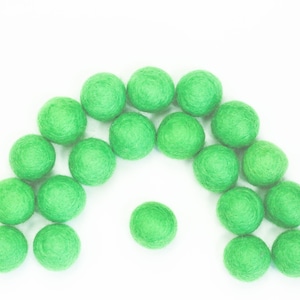 Christmas Felt Balls // Felt Ornament // Felt Ball Garland DIY // Pom Pom // Felt Beads // BRIGHT GREEN // 1 cm 1.5 cm 2 cm 2.5 cm 3 cm 4 cm