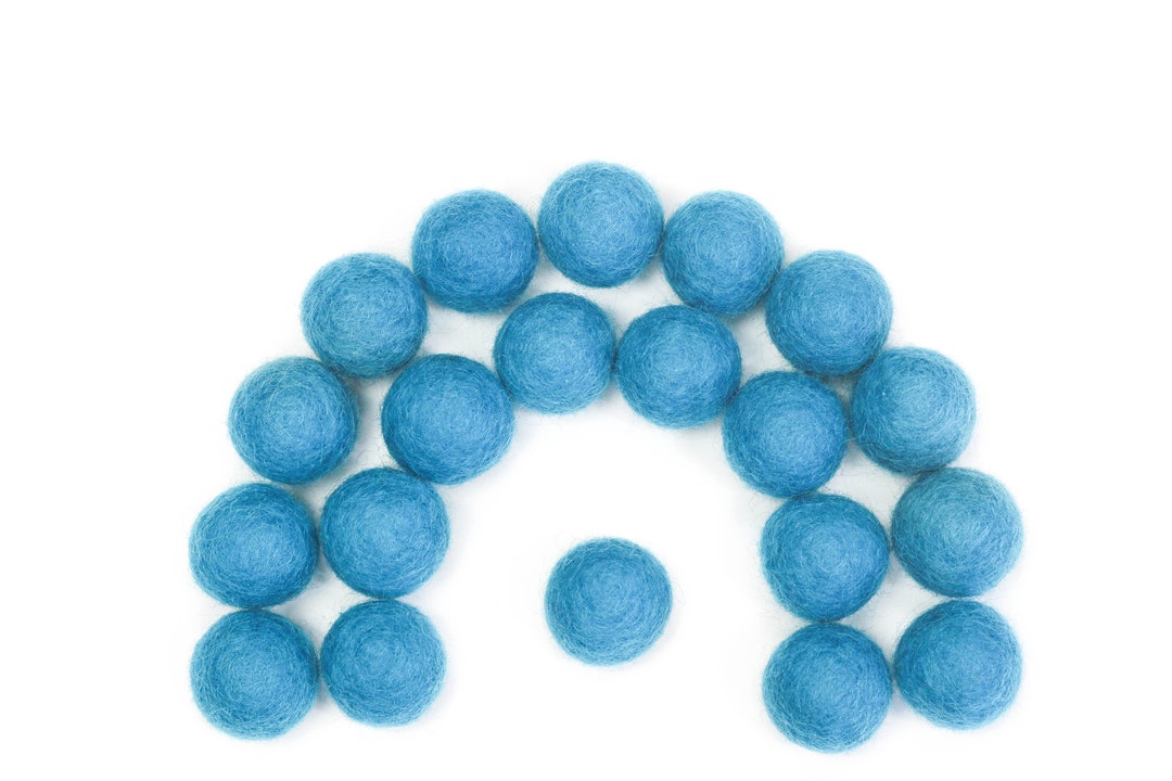 Wool Felt Balls // Felt Ball Garland DIY // Diy Mobile // Diy Necklace