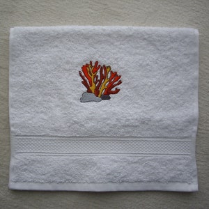 Guest towel embroidered with a coral image 2
