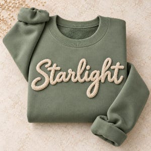 Gepersonaliseerd chenille teamnaam sweatshirt, custom 3D geborduurd schooltrui, mascotte-sweatshirt, cadeau voor het schoolteam