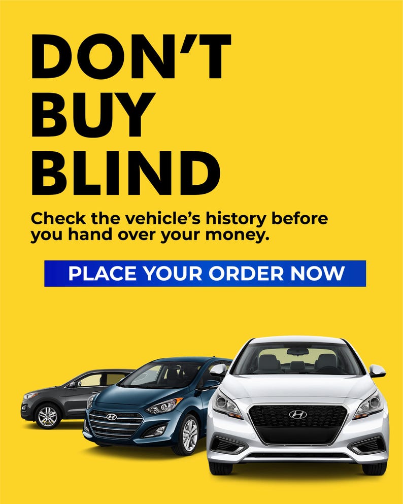 Op de afbeelding: Een gele advertentie met de zwarte tekst DON'T BUY BLIND en Check the vehicle's history before you hand over your money. Een blauwe knop bevat de tekst PLACE YOUR ORDER NOW. Drie auto's zijn afgebeeld: een witte sedan, een blauwe hatchback en een grijze SUV.