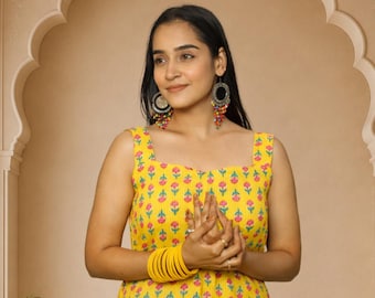 Gele bedrukte katoenen kurta top met V-hals | Mouwloze Indiase kleding