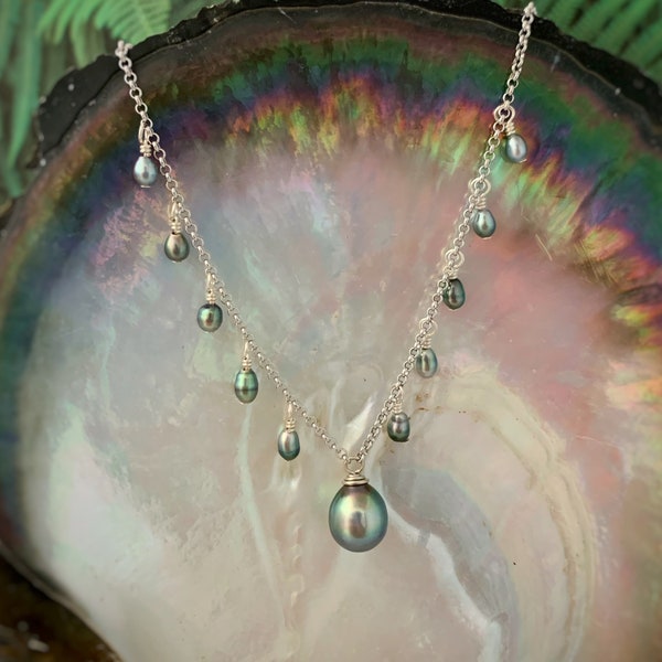 Dainty Tahitian Pearl and Keshi dangle necklace , Tahitian pearl necklace , tahitian pearl choker , tahitian pearl drop necklace