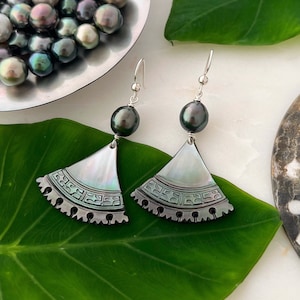 Tahitian Pearl earrings Fan Carved Tahitian pearl earrings Tahitian pearl jewelry  Shell earrings Hawaii inspired carved shell jewelry Tahit