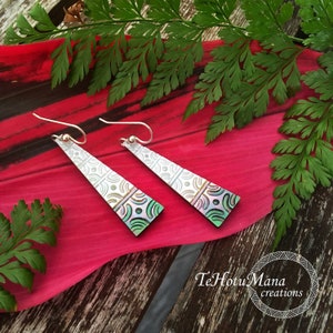 Hand Carved Mother Of Pearl Earrings , hawaiian earrings, hawaii , shell earrings, shell jewelry, hawaiian jewelry