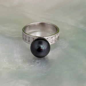 DOORBUSTER Tahitian Black Pearl Solitaire Ring Silver • Hawaiian Pearl Ring • Polynesian Pearl Jewelry