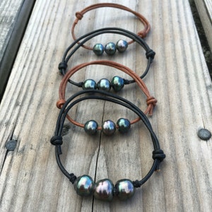 tahitian pearl bracelet , tahitian pearl leather , tahitian pearl on leather , tahitian pearl and leather , tahitian pearl jewelry , perle image 2