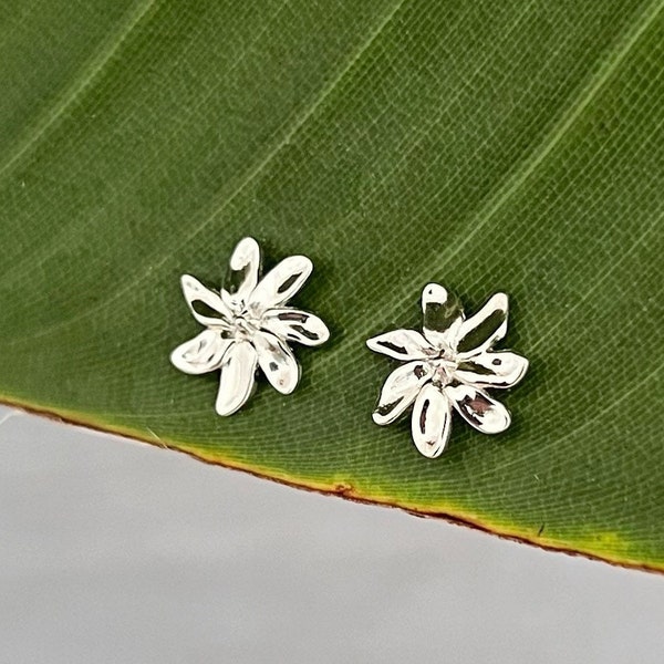 NEW Gardenia , Tiare Flower Stud Earrings , tiare , gardenia flower , flower earrings , hawaii , tahiti