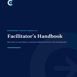 Op de afbeelding: Een donkerblauw handboek getiteld Ransomware Tabletop Exercise Kit: Facilitator's Handbook. De omslag bevat de tekst: How to plan, run and evidence a ransomware tabletop exercise for a UK small organisation, v1.0.0, 22 August 2026, rightcyber.co.uk.