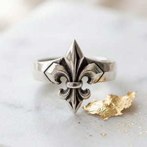 Fleur de lis ring - Etsy 日本