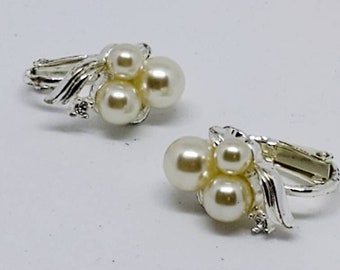 Vintage Faux Pearl Cluster Earrings Clip On Rhinestone Silver Tone Metal Setting Retro Earrings