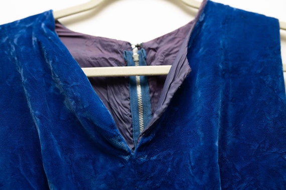 Vintage 60s Blue Velvet Maxi Dress Sleeveless Emp… - image 4