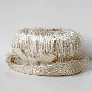 Vintage Women&#39;s Hat Tan Off White Netting Metallic Straw Ribbon
