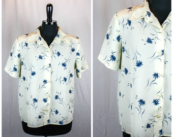 Vintage Sag Harbor Petites Blouse Button Up Top Short Sleeves Cream Blue Floral Print Size Medium 90s 1990s