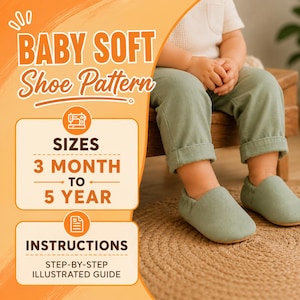 Op de afbeelding: Een digitaal naaipatroon voor zachte babyschoentjes met de tekst BABY SOFT Shoe Pattern, SIZES 3 MONTH TO 5 YEAR en INSTRUCTIONS STEP-BY-STEP ILLUSTRATED GUIDE. De afbeelding toont een kind dat lichtgroene stoffen schoentjes draagt.