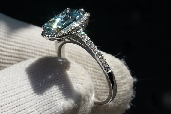 Bague Fiançailles Halo Aigue-marine 2,85 Ct Taille émeraude – Or Jaune 14 Carats – Personnalisable