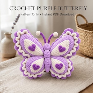 Könnte beinhalten: Ein lila-weißer Häkelschmetterling mit herzförmigen Akzenten auf den Flügeln. Der Text CROCHET PURPLE BUTTERFLY Pattern Only • Instant PDF Download ist oben zu sehen und beschreibt eine digitale Anleitung für Handarbeiten.