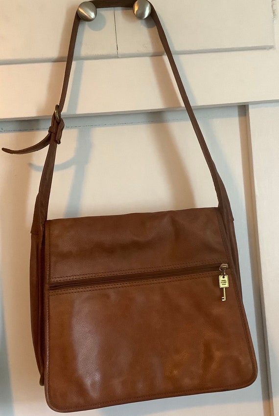 Vintage leather fossil shoulder bag/messenger bag