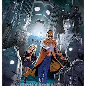 Puede incluir: Un hombre con un abrigo marrón y pantalones vaqueros azules se encuentra frente a un grupo de robots plateados. Los robots tienen cabezas grandes y redondas y sostienen armas. El hombre sostiene un pequeño objeto azul en su mano. El fondo es oscuro y hay varias pequeñas luces blancas dispersas por la escena. El texto "CYBER NIGHTMARE" está impreso en la parte inferior de la imagen.