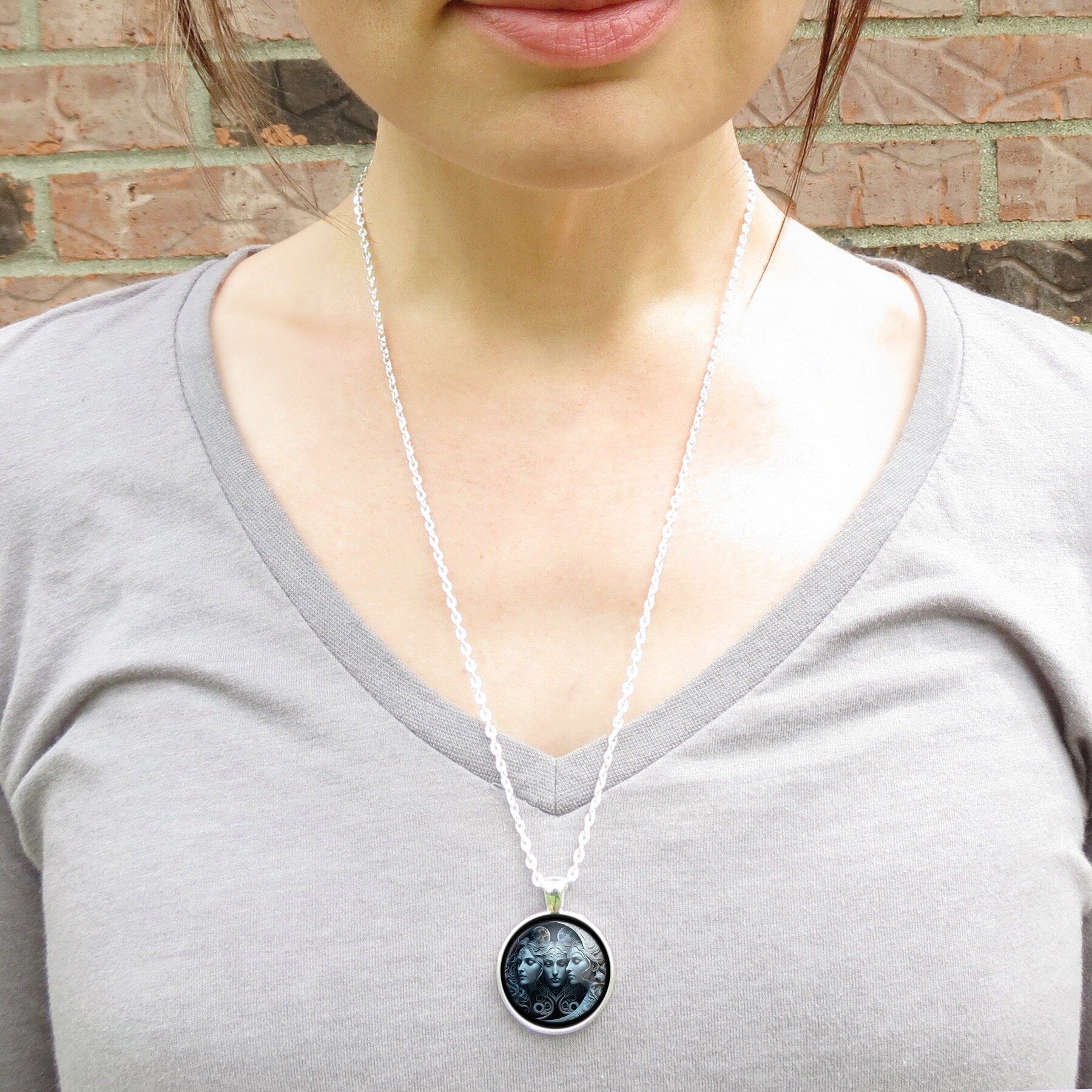 Collana Hekate In Argento Sterling 925 – Ciondolo Triplice Luna E Ruota Di Ecate – Gioiello Pagano Per Donne – Regalo Significativo