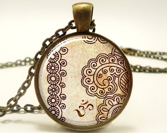 Om Necklace, Henna Design Yoga Jewelry, Om Charm, Bronze (0448B1IN)