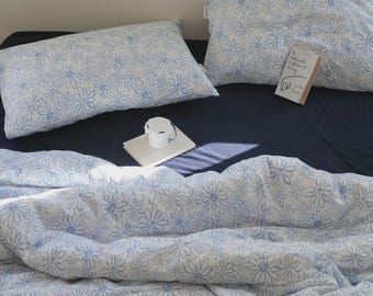 Blue Floral Cotton Double Gauze Bedding Set, Daisy Print Duvet Cover with Black Sheet, 4 Piece Cotton Bed Linen