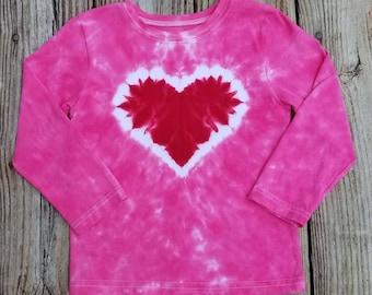 Chemise fille tie-dye coeur Saint-Valentin, S M L XL, T-shirt à manches longues coeur rose tie-dye, chemise Saint Valentin, vacances