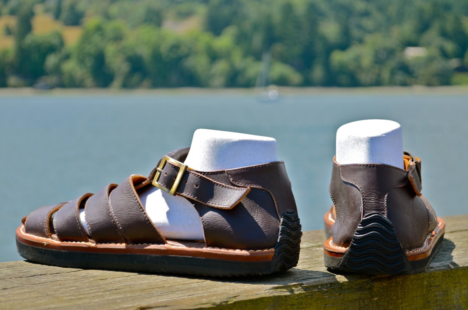mens closed toe sandals nike