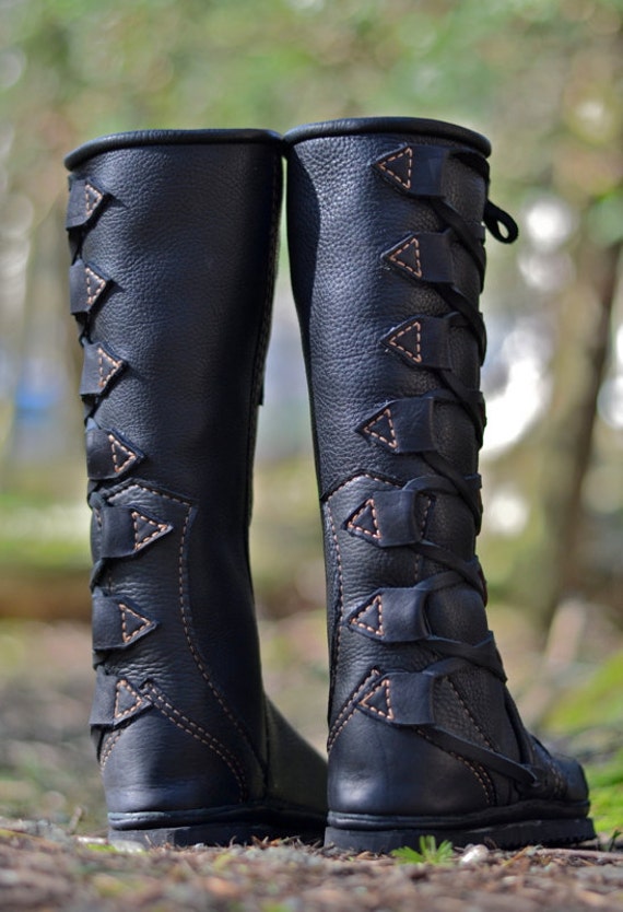 Damen Mokassin Stiefel Stiefel Knie hohe keltische Mokassins benutzerdefinierte Mokassins Damen Stiefel Spirale Göttin Mokassins benutzerdefinierte Stiefel Damen Mokassin Stiefel kniehohe Stiefel Büffel Mokassins