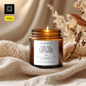 Maqueta de vela en video (PSD), plantilla de etiqueta de frasco de vidrio ámbar editable con estilo bohemio y movimiento, maqueta animada de vela encendida con vista frontal realista y acogedora