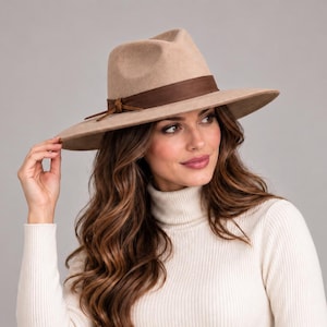 Beige fedorahatt med bred brätte för kvinnor, filthatt med brunt band, bohemisk rancherhatt, solhatt med västerländskt motiv, lantlig hatt
