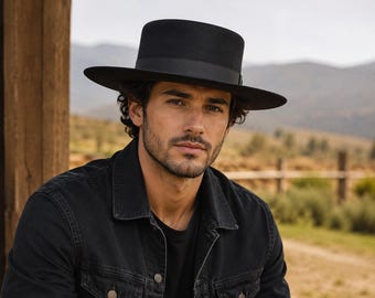 Zwarte ranchhoed, fedora met brede rand, cowboyhoed met platte kroon