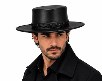 Zwarte leren cordobe hoed, brede rand, gotische westernstijl, met gevlochten band.