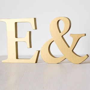 Juego de iniciales de madera doradas personalizadas: decoración de mesa de boda, letras para estantes, regalo de inauguración de la casa
