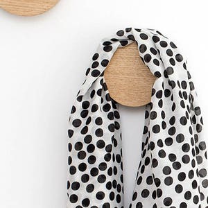 Oak Coat Hook: Modern Entryway Organizer for Coats, Hats & Accessories