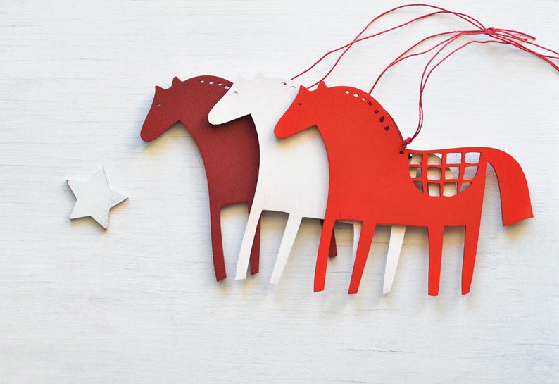Adornos navideños de madera con forma de caballo, minimalistas, para árbol, decoración rústica navideña.